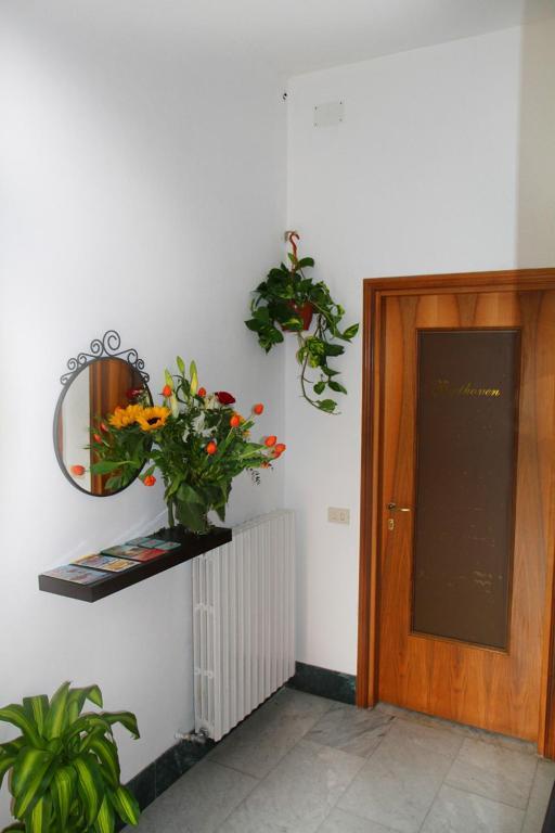 Doppel- oder Zweibettzimmer