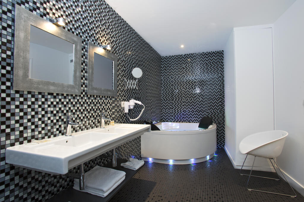 Deluxe Suite mit Whirlpool-Badewanne