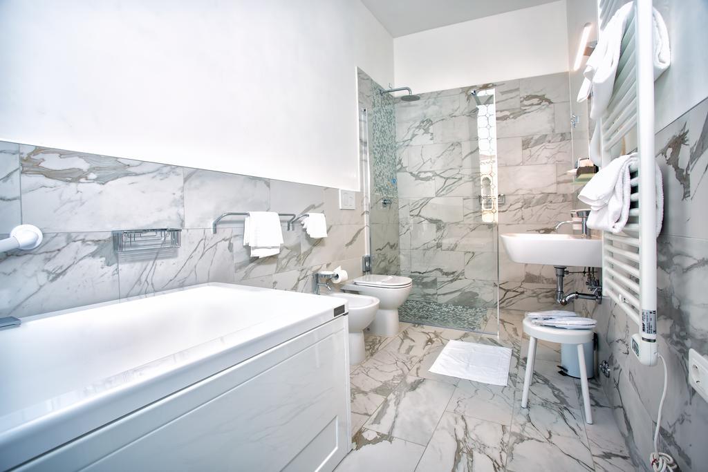 Deluxe Suite mit Whirlpool-Badewanne