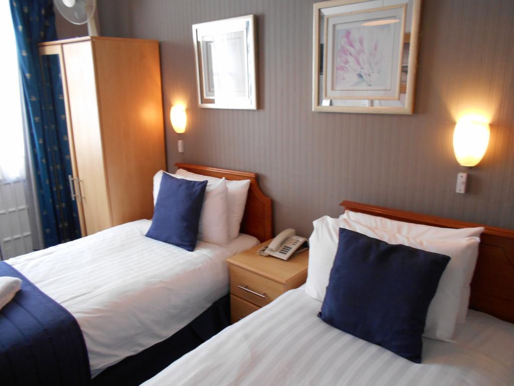 Twin Room with Private Bathroom,448793694:JPEG