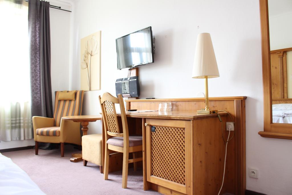 Zweibettzimmer mit Balkon