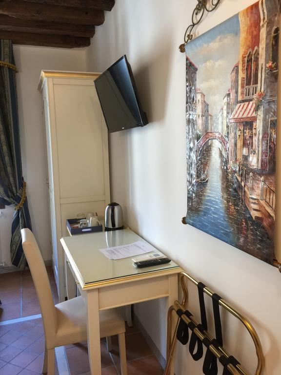 Doppel-/Zweibettzimmer mit Kanalblick