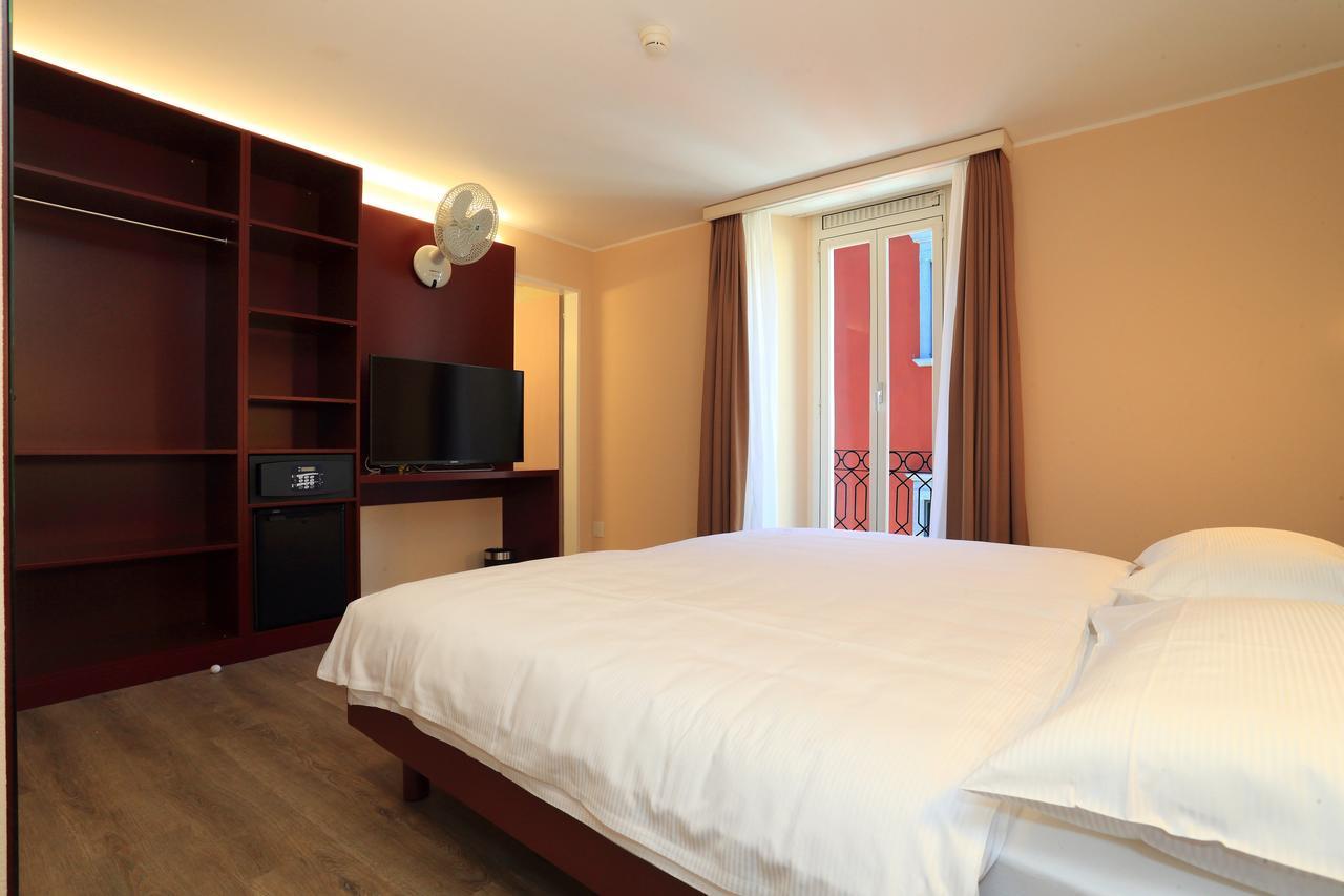Zweibettzimmer mit Balkon und seitlichem Seeblick