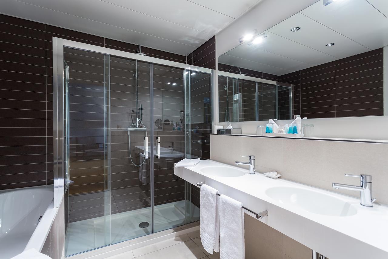 Deluxe Double Twin with Balcony