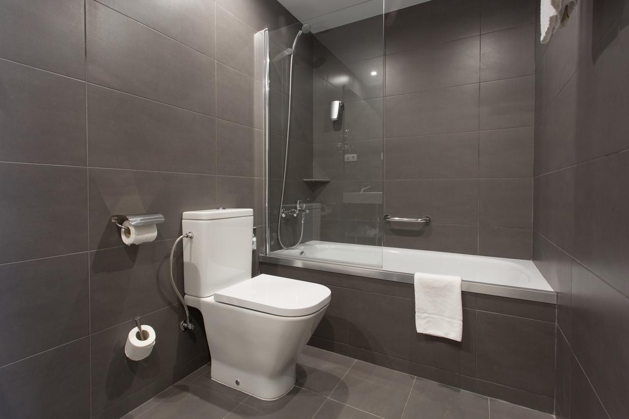 Zweibettzimmer mit Stadtblick