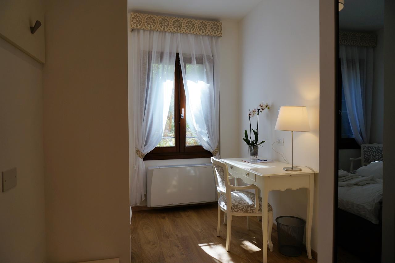 Dreibettzimmer mit Gartenblick
