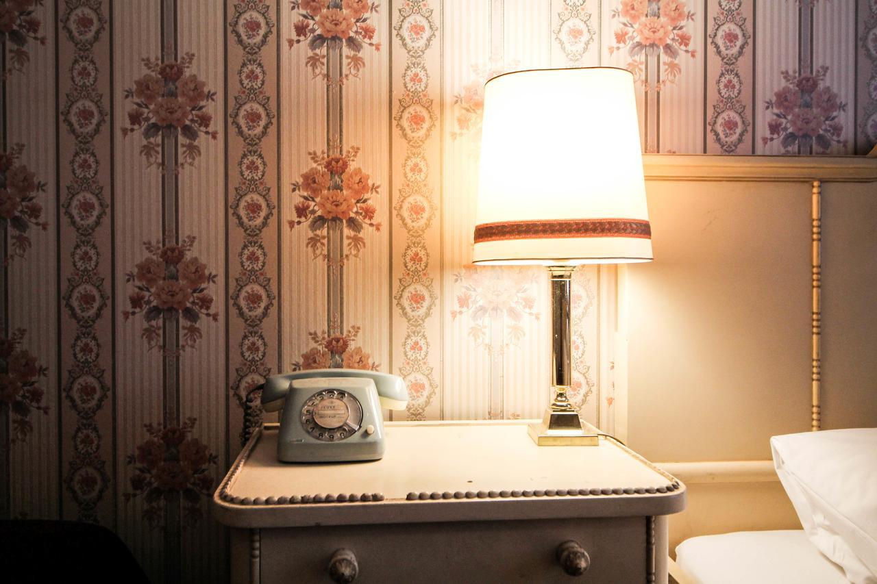 Dreibettzimmer mit Dusche und WC