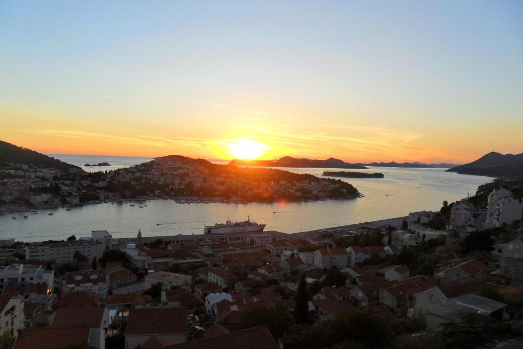 Doppelzimmer mit Balkon und Meerblick