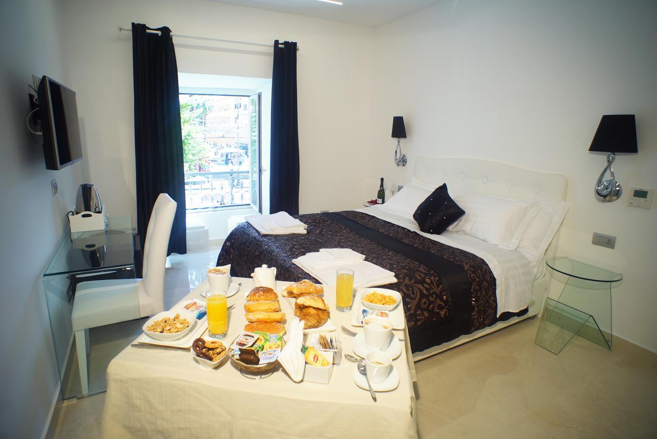 Zimmer mit Kingsize-Bett