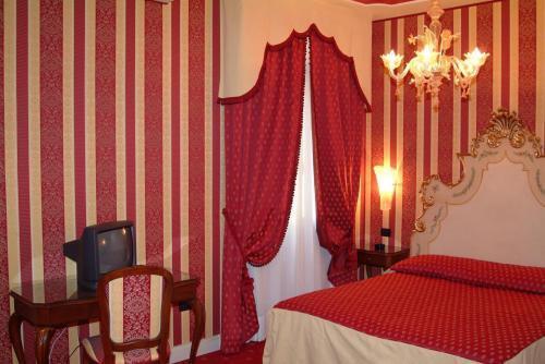 Doppel- oder Zweibettzimmer
