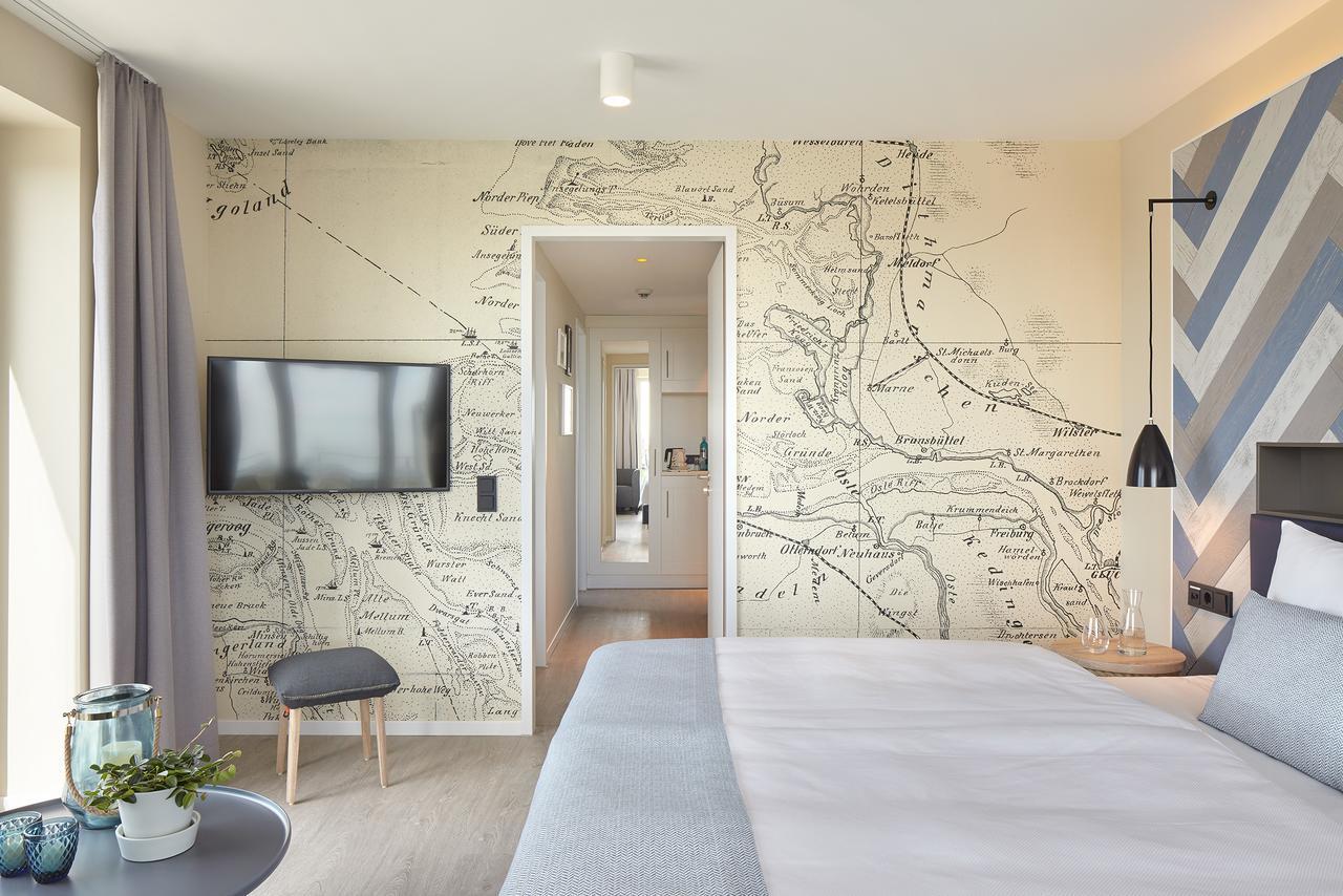 Family Room with Side Sea View,614226795:JPEG