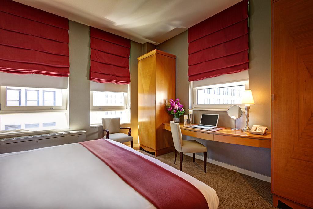 Suite mit Kingsize-Bett und Balkon
