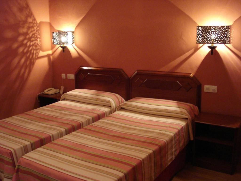 Doppel- oder Zweibettzimmer