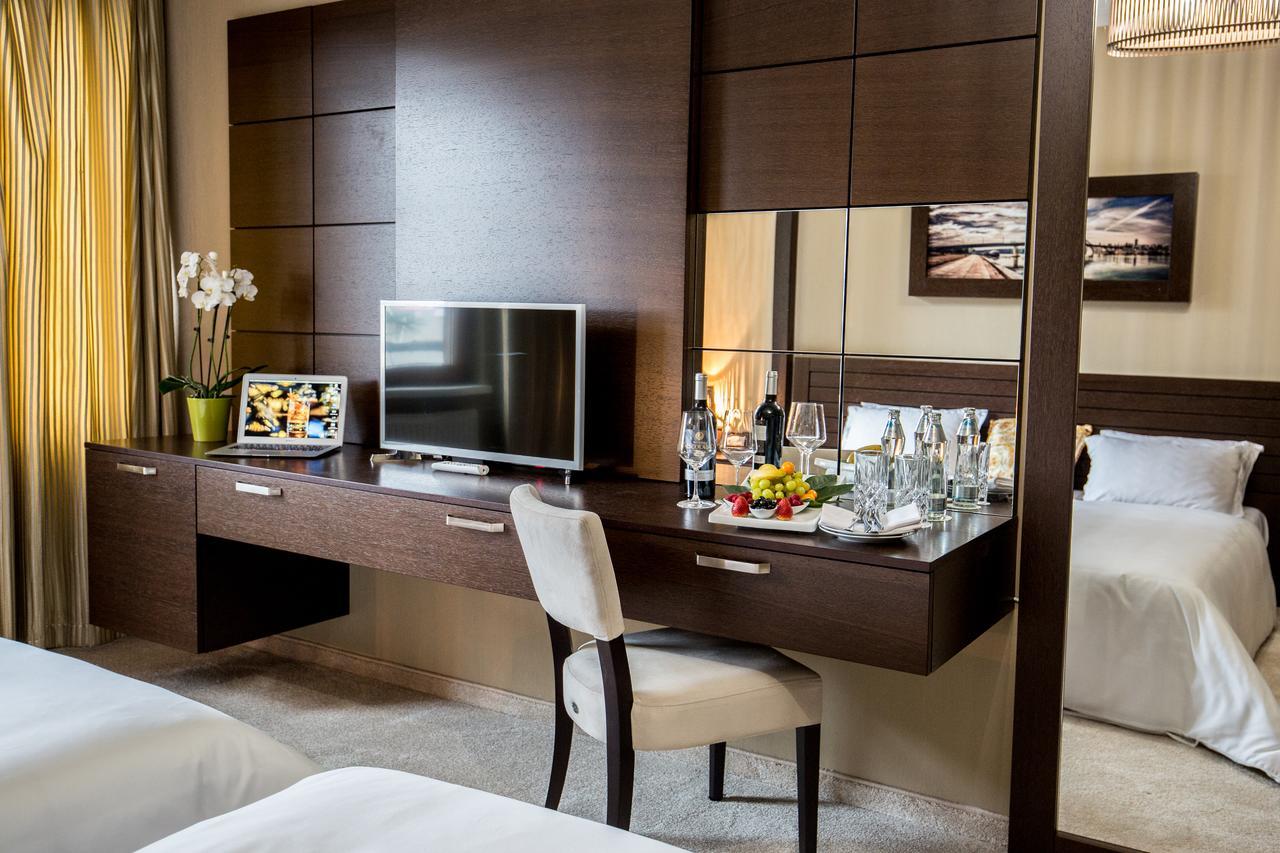 Zweibettzimmer mit Badewanne