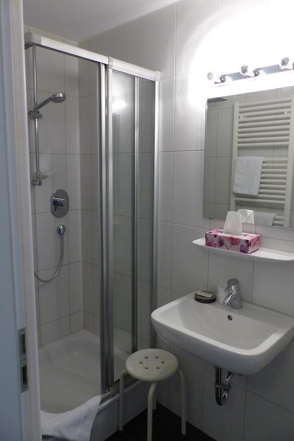 Einzelzimmer mit Dusche