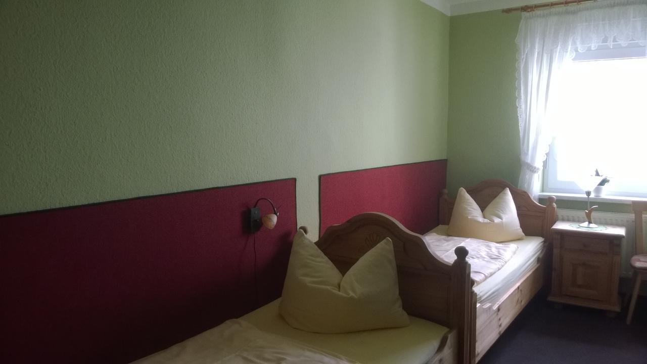 Kleines Zweibettzimmer