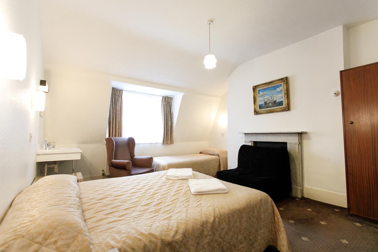 Vierbettzimmer mit Gemeinschaftsbad