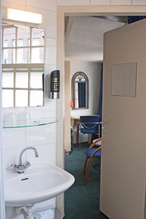 Doppelzimmer mit Whirlpool-Badewanne
