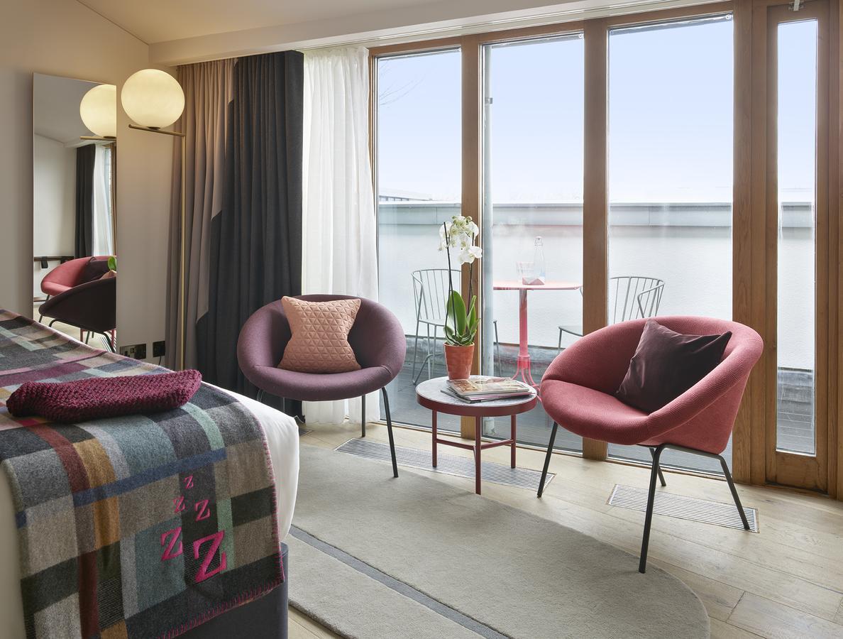 Zimmer mit Kingsize-Bett - auf dem Dach