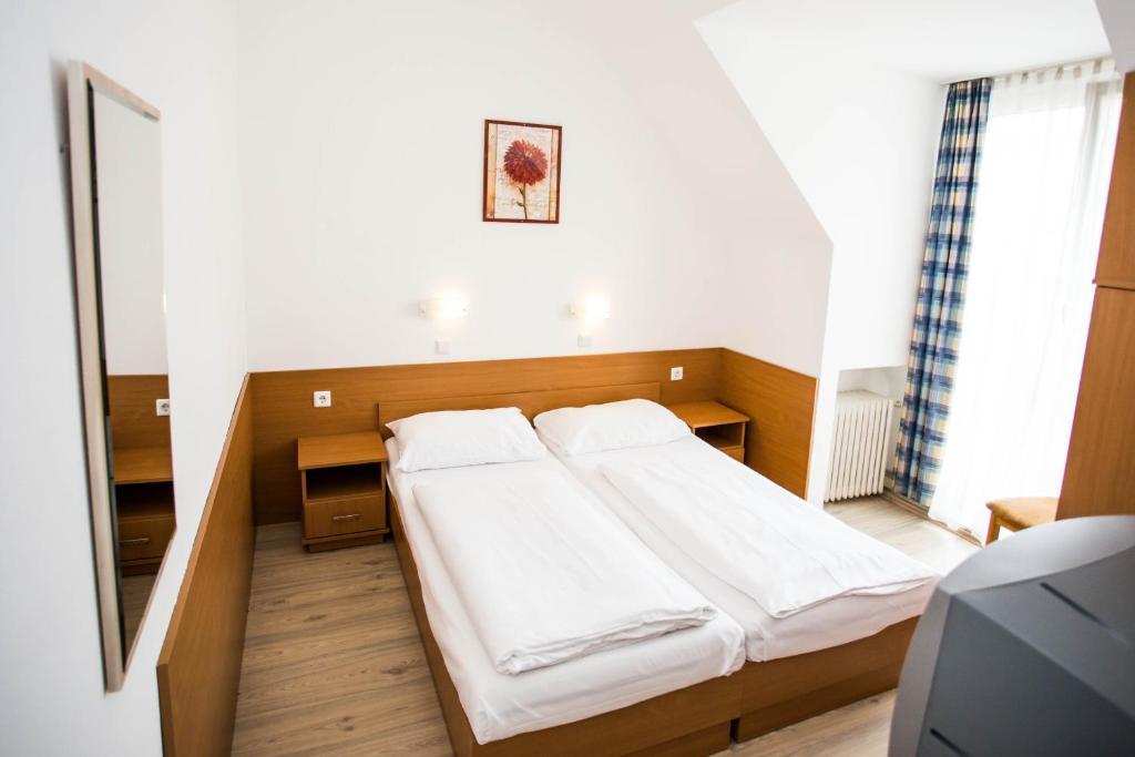 Doppel- oder Zweibettzimmer
