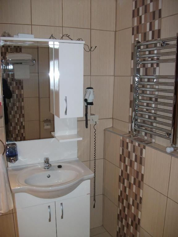 Doppel- oder Zweibettzimmer mit Meerblick und Balkon