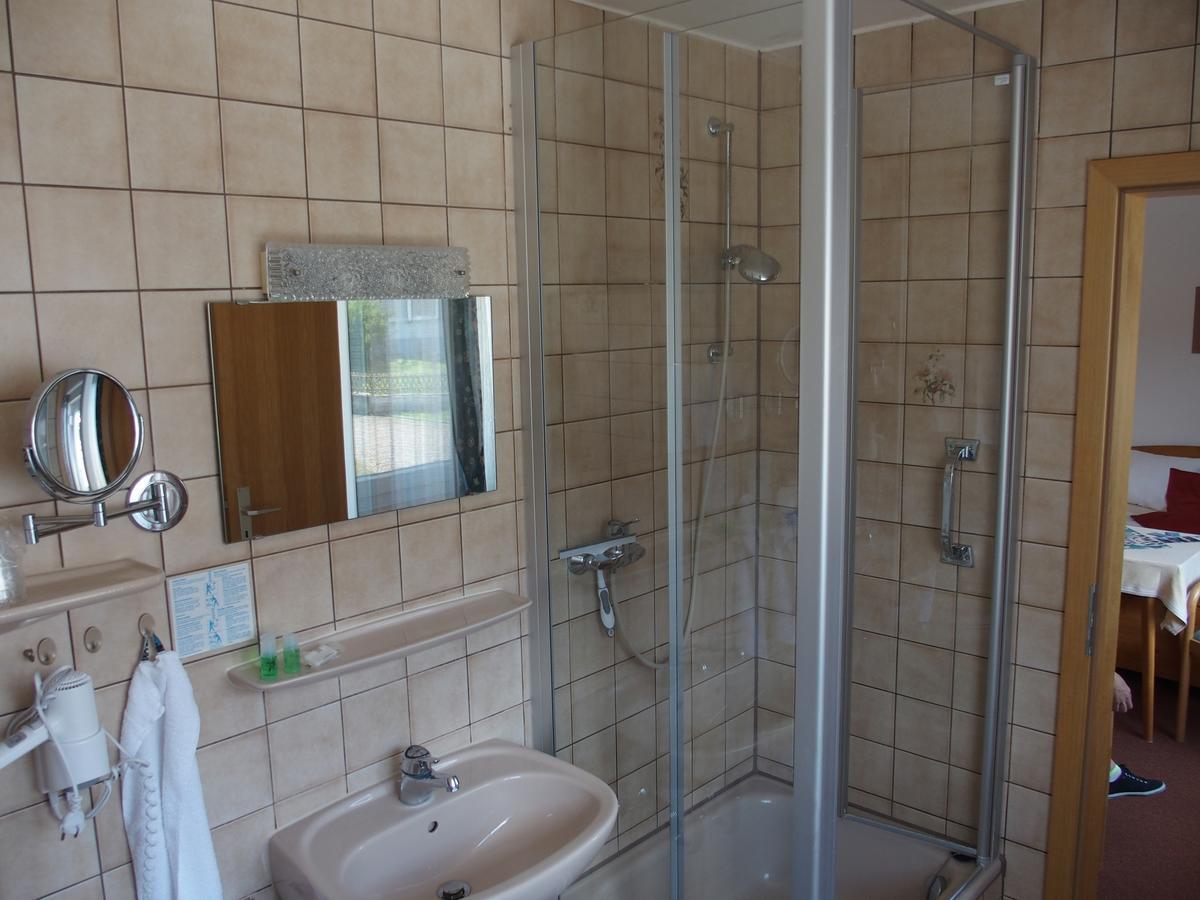Familienzimmer mit seitlichem Seeblick und Balkon