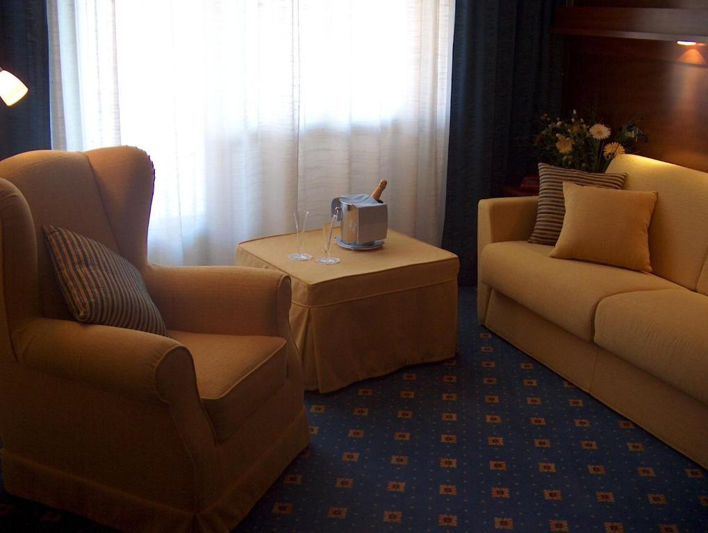Junior Suite mit Balkon und seitlichem Meerblick