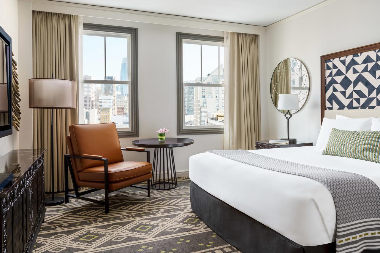 Standard Zimmer mit Kingsize-Bett Stadtblick