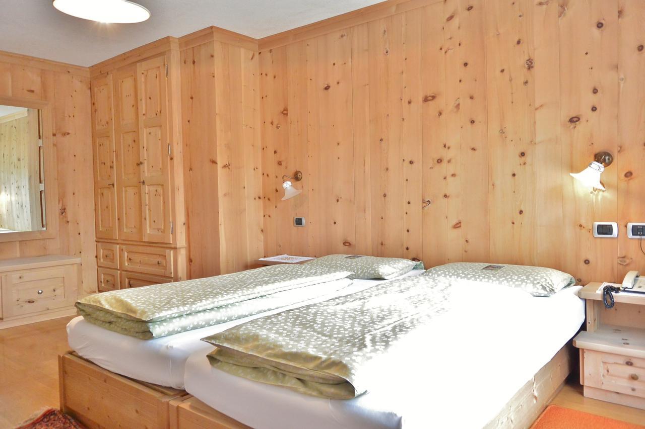Doppel- oder Zweibettzimmer