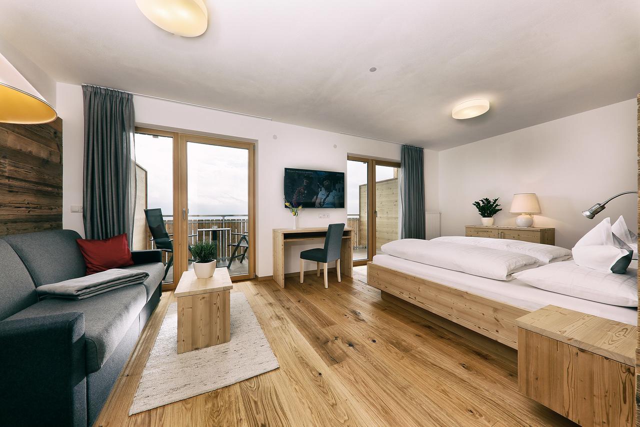 Superior Double Room,643399080:JPEG