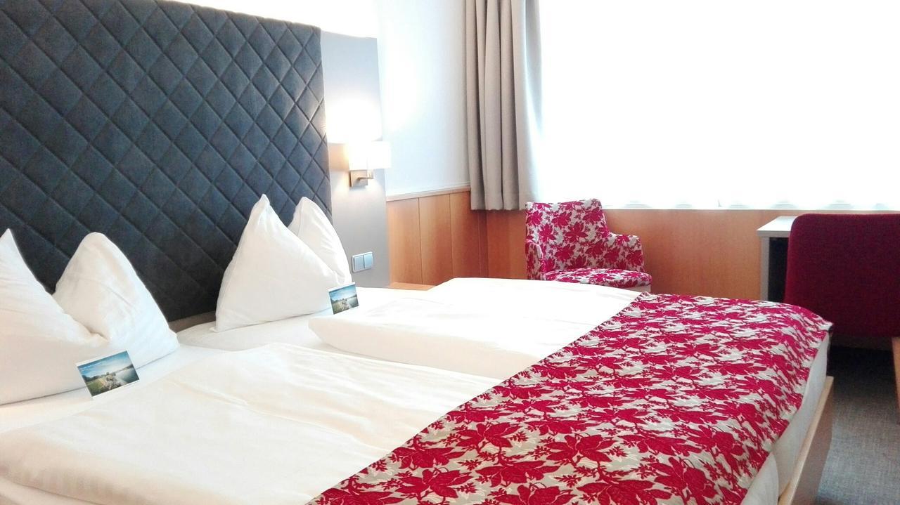 Doppel- oder Zweibettzimmer