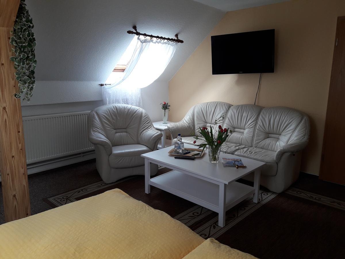 Familienzimmer (2 Erwachsene + 2 Kinder)