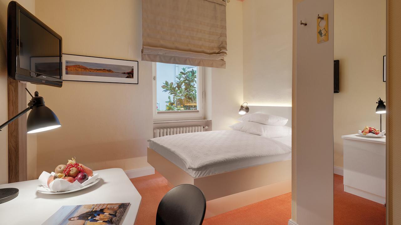 Standard Einzelzimmer mit Blick auf den Hof