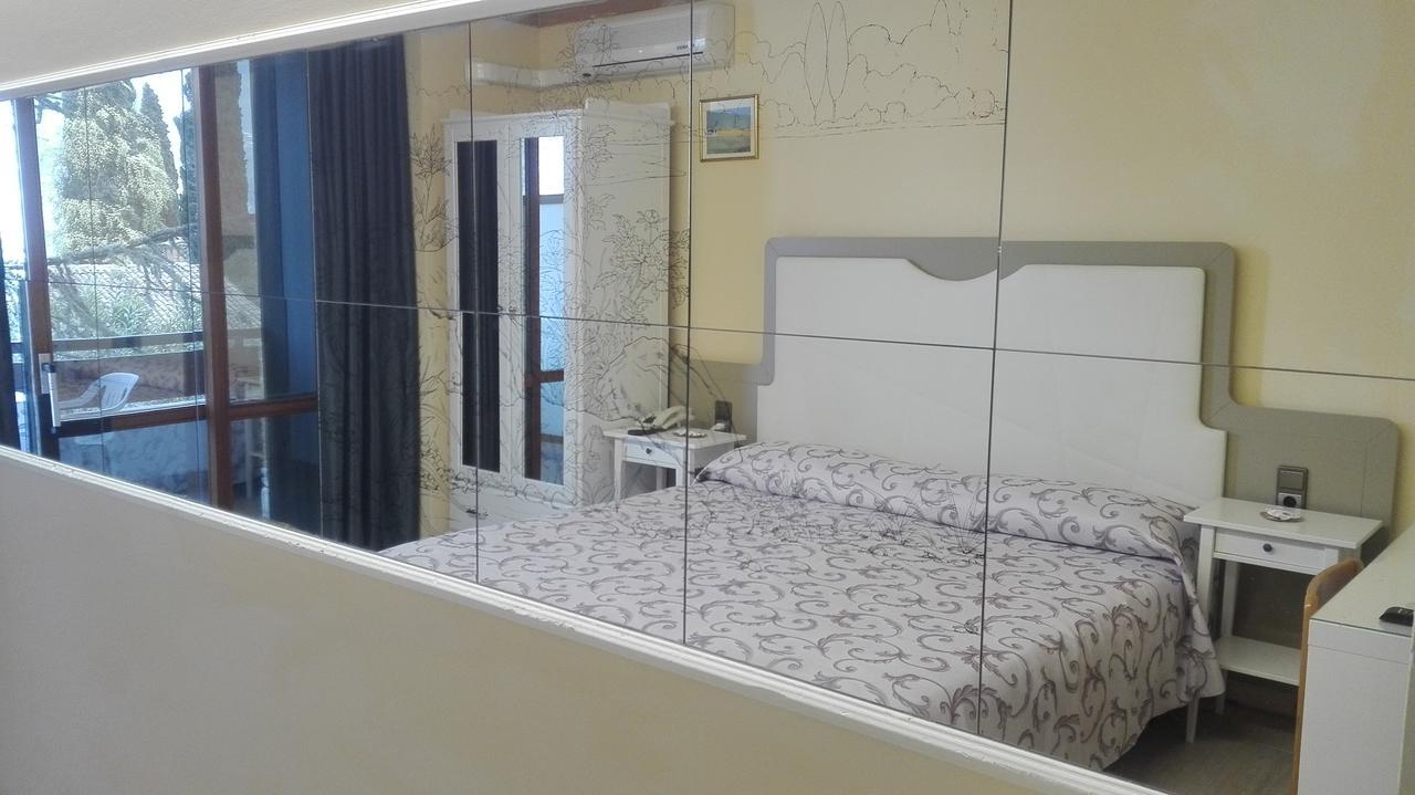 Doppel-/Zweibettzimmer mit Seeblick