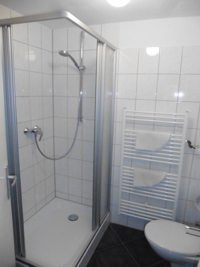 Zweibettzimmer mit eigenem Bad