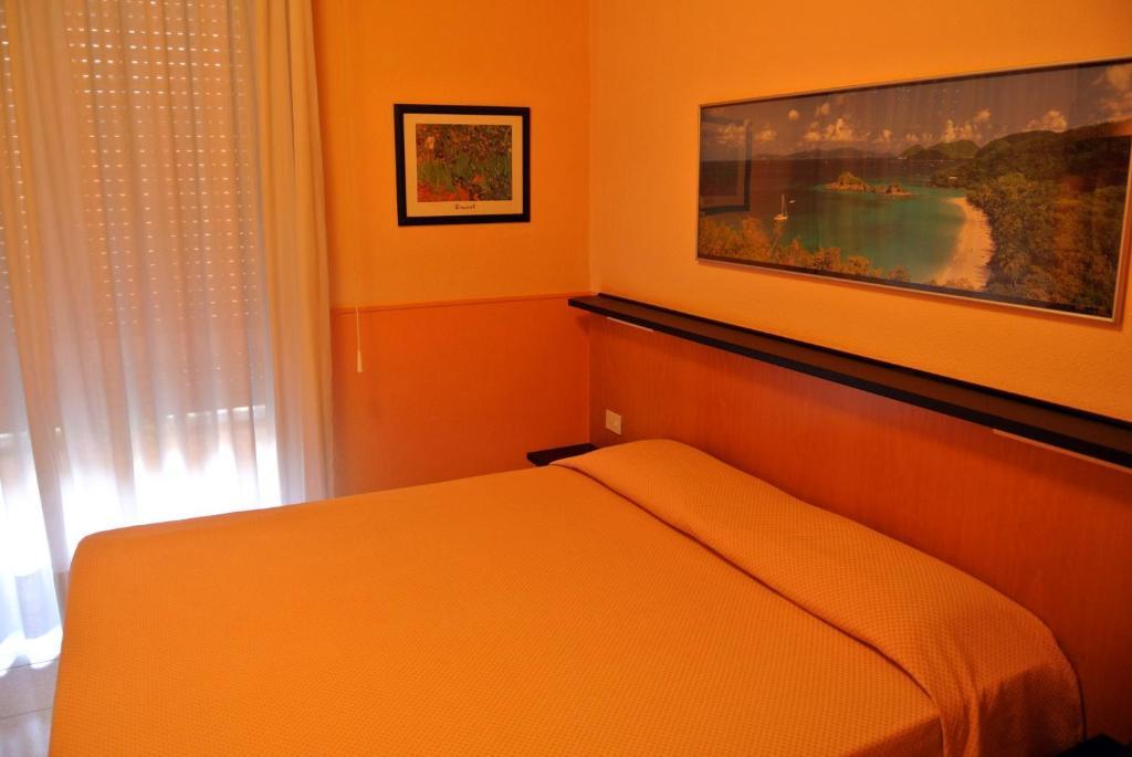 Doppel- oder Zweibettzimmer