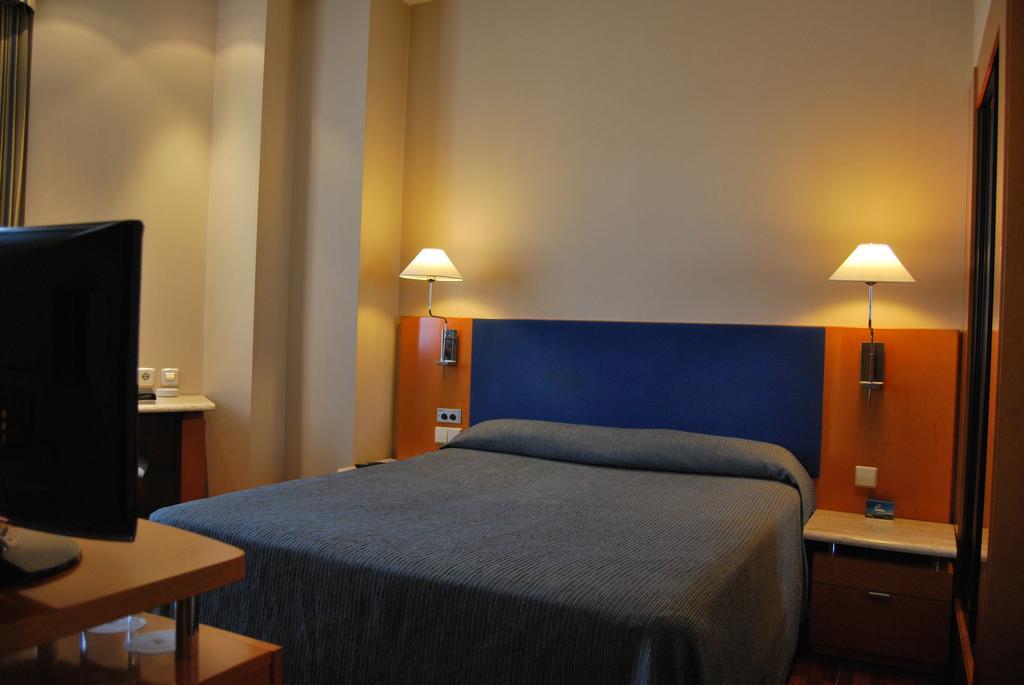 Doppel- oder Zweibettzimmer