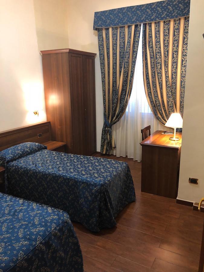 Doppel-/Zweibettzimmer mit eigenem Bad