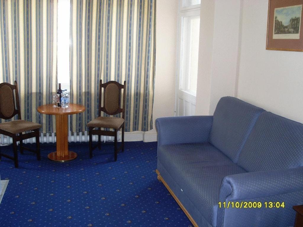 Familienzimmer (4 Erwachsene)