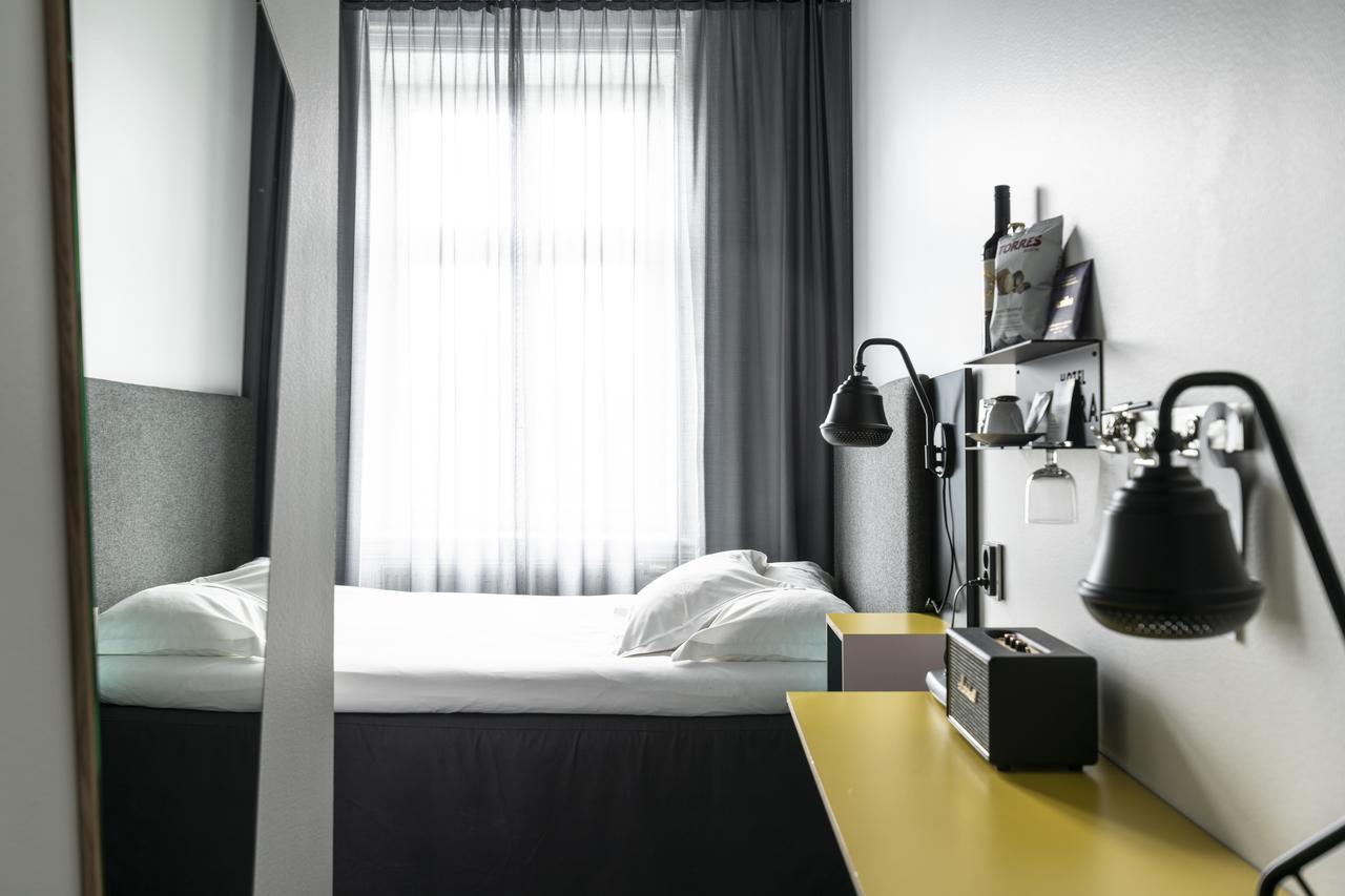 Kleines Einzelzimmer (140 cm breites Bett)