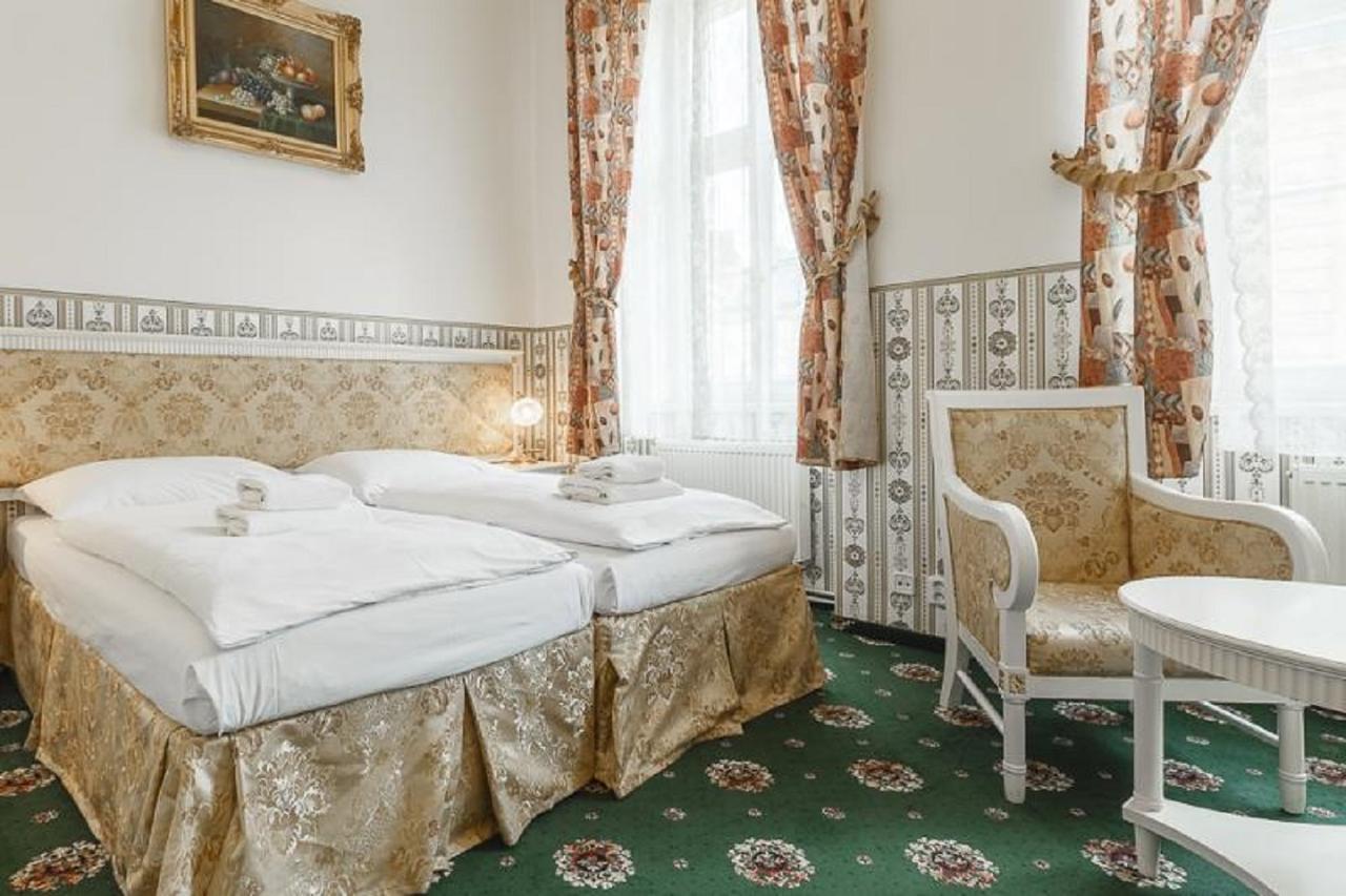 Doppel- oder Zweibettzimmer