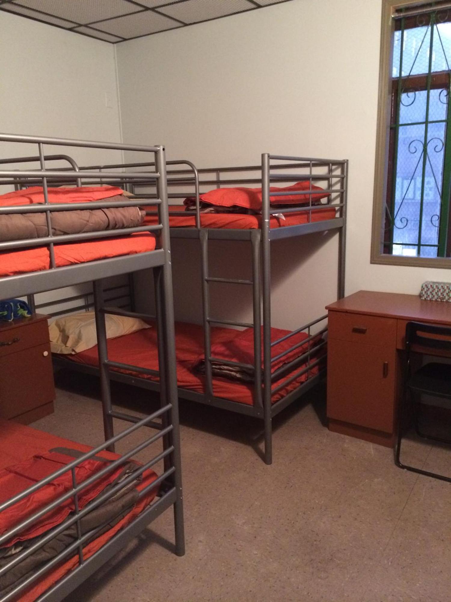 Vierbettzimmer mit Bad