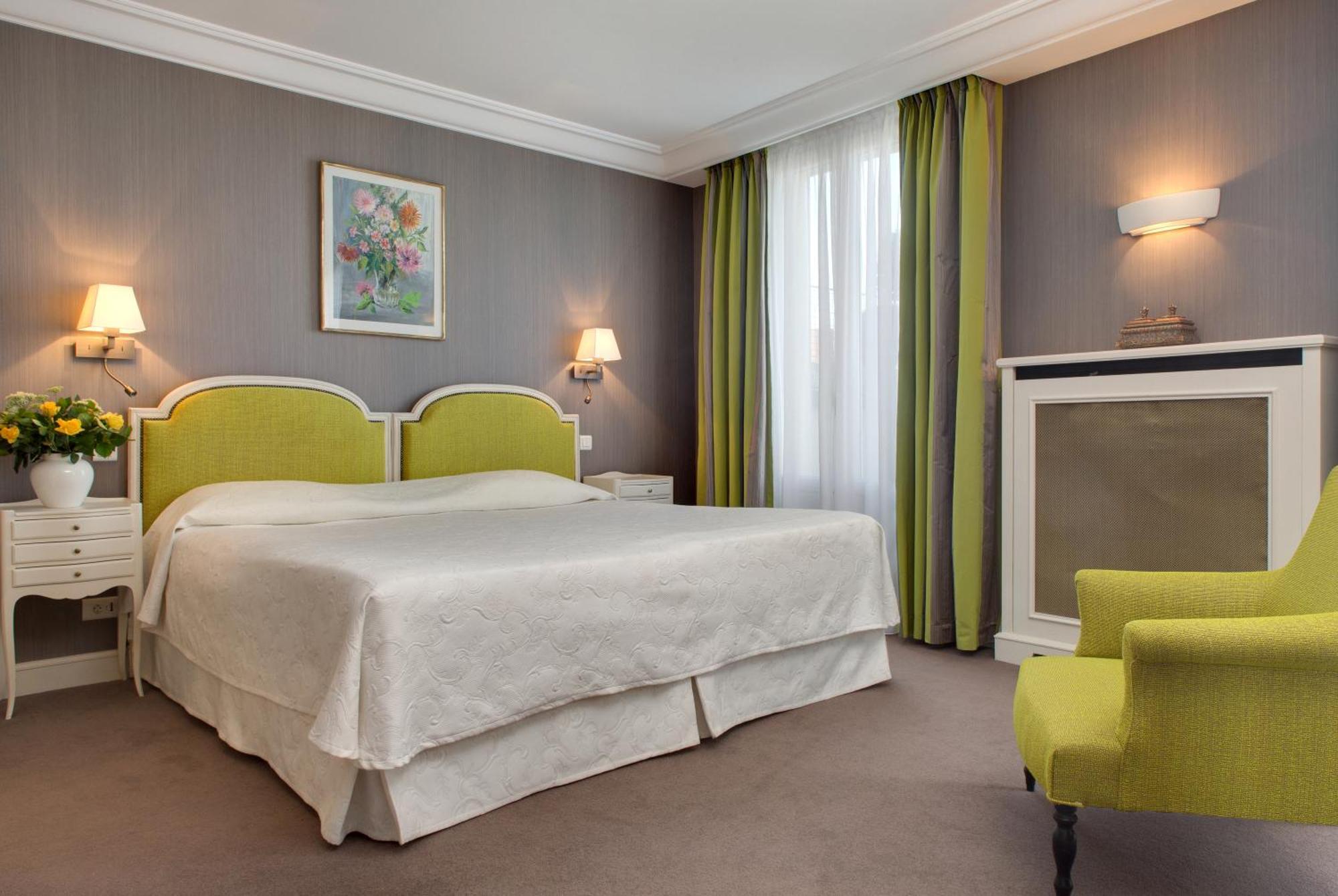 Executive Zimmer mit Terrasse und Blick auf den Eiffelturm