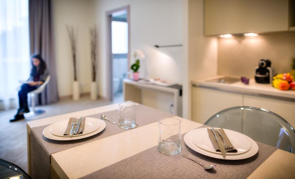 Superior Zimmer mit Balkon und Zugang zur Küche und zum Pool