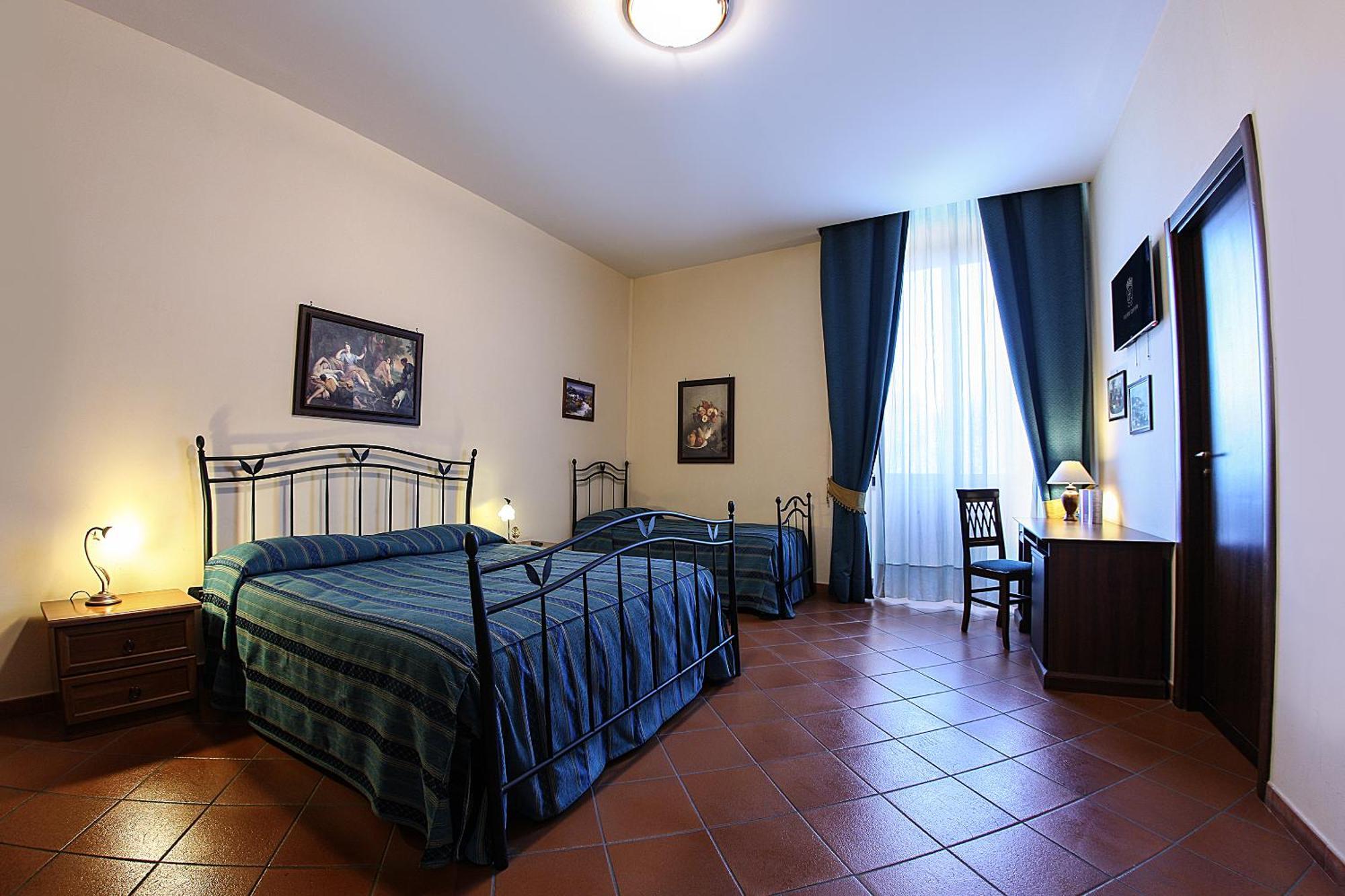 Classic Dreibettzimmer