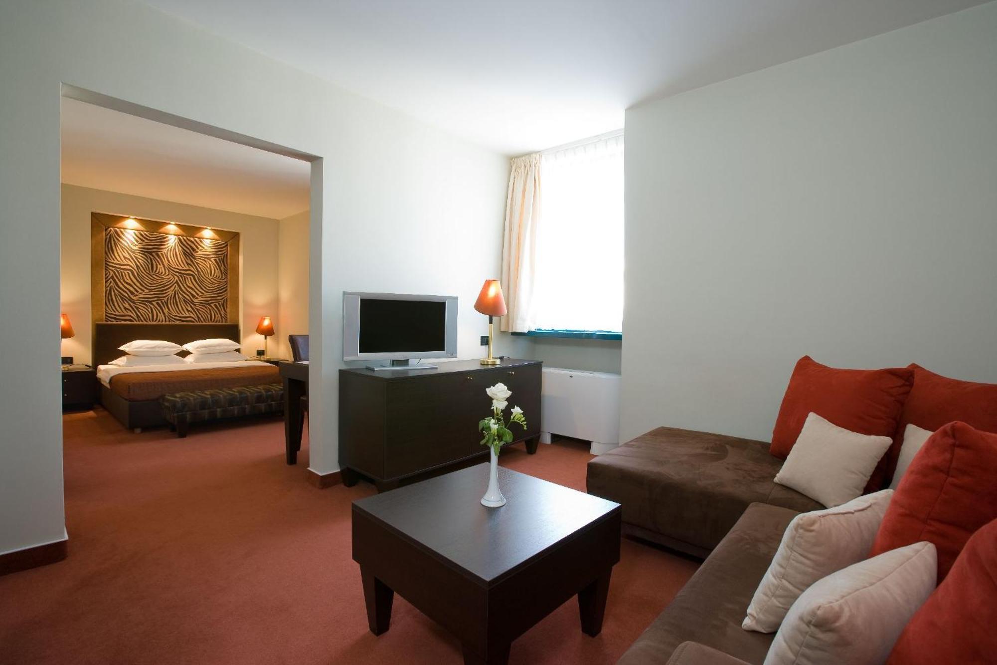 Standard Family Suite,1228301210:JPEG