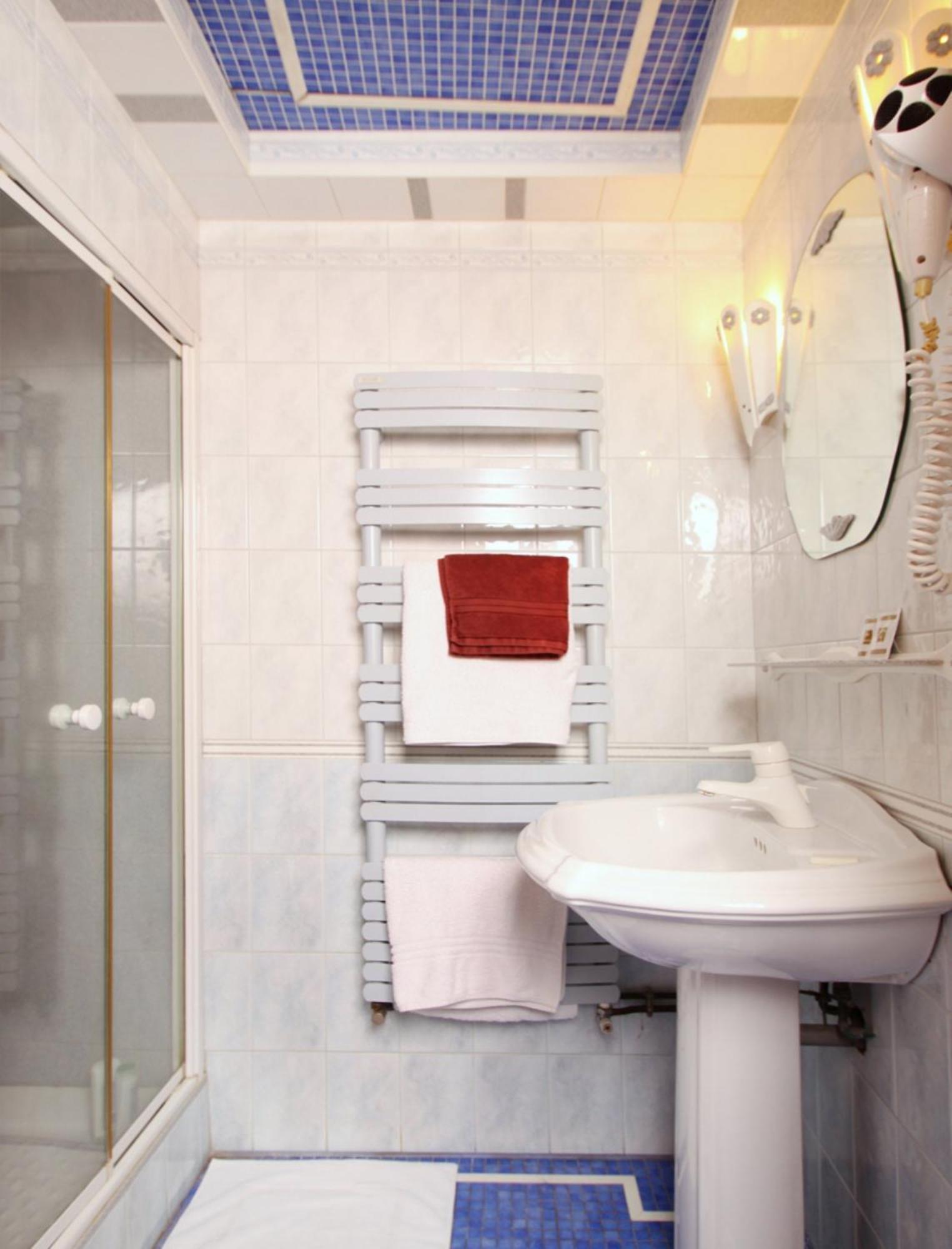 Doppelzimmer mit eigener Dusche und Toilette