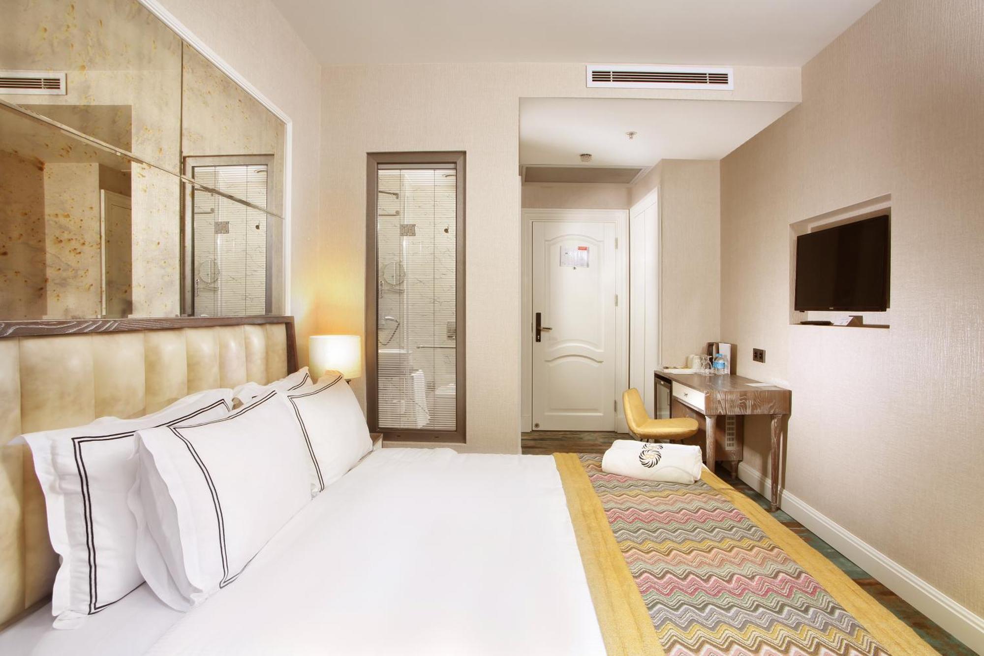 Standard Double or Twin Room,1209741790:JPEG