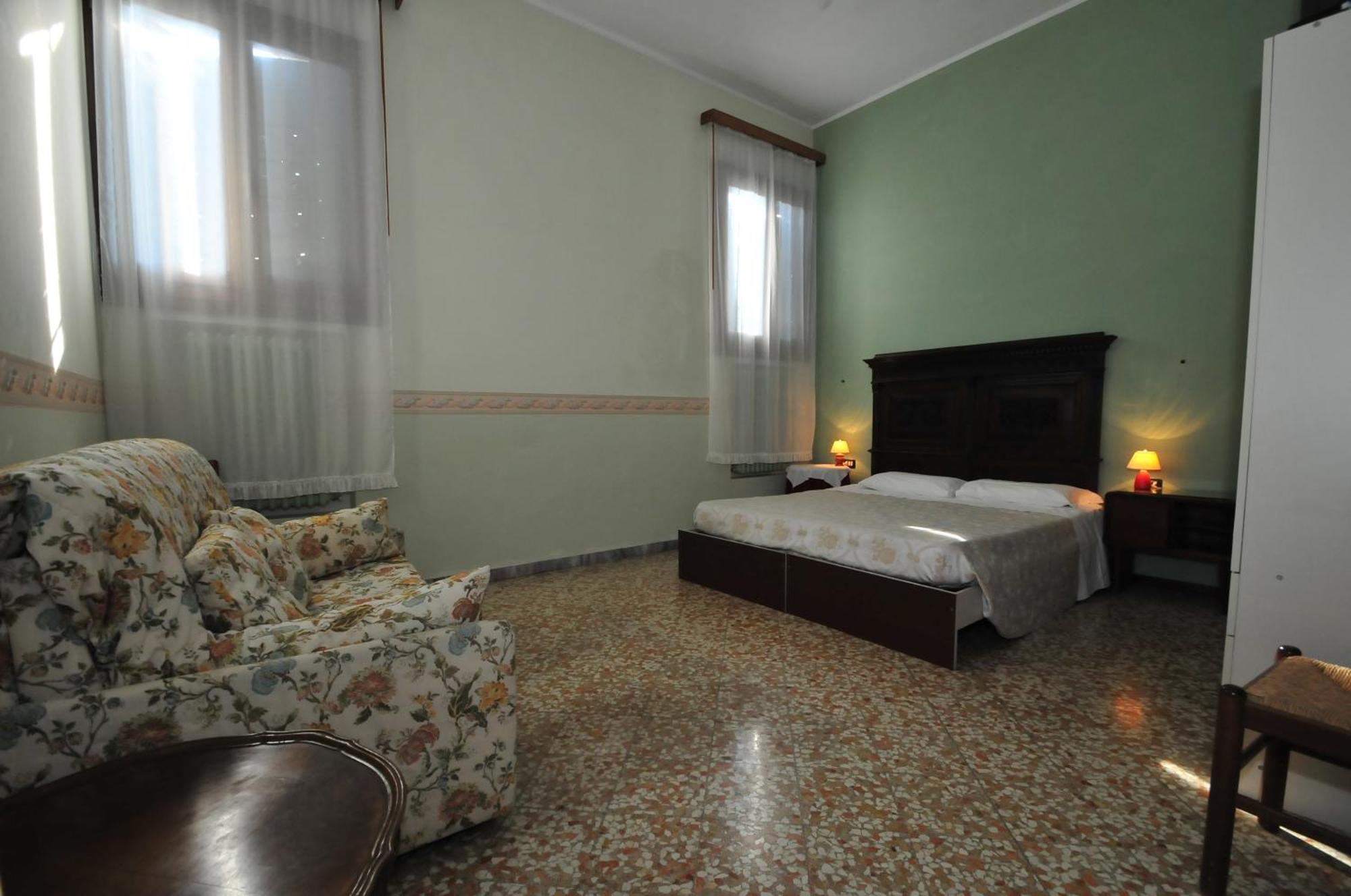 Dreibettzimmer mit eigenem Bad