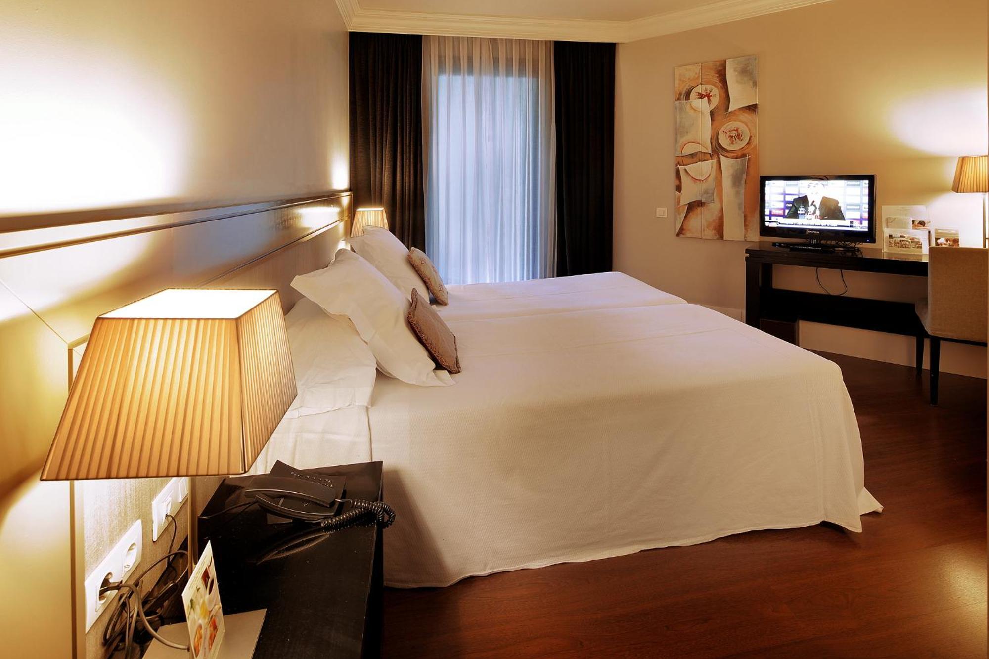 Doppel-/Zweibettzimmer mit Stadtblick